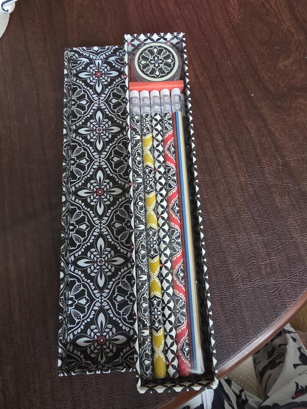 Vera Bradley Barcelona Pencil Set 8 pencils. NWT